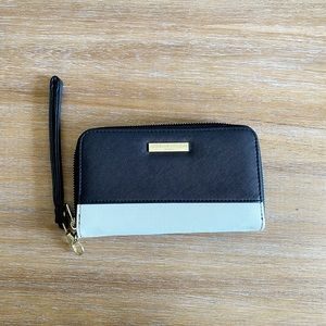 Adrienne Vittadini wristlet